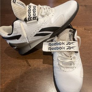 Men’s size 11.5 Reebok legacy lifter shoes. Great for weight lifting